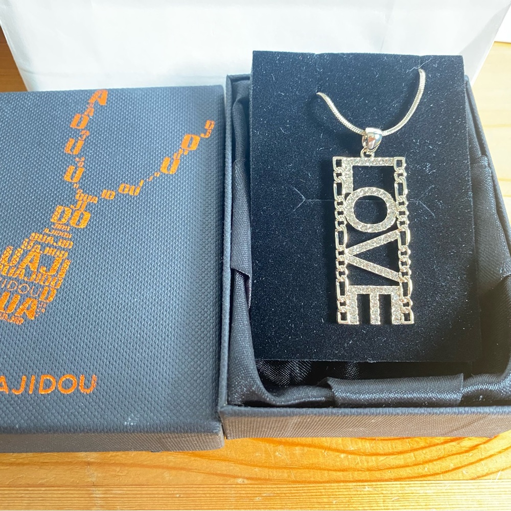 AJIDOU necklace